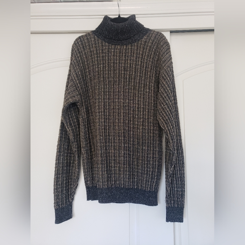 TSR Outdoors turtleneck sweater medium